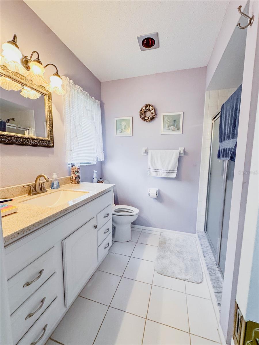 Image 14 of 27 For 737 Vivienda West Boulevard 26