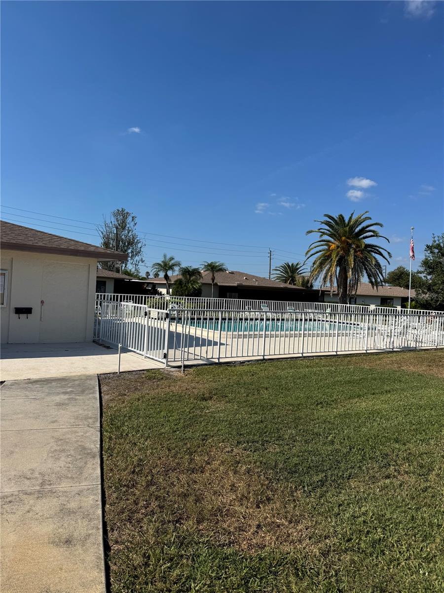 Image 21 of 27 For 737 Vivienda West Boulevard 26