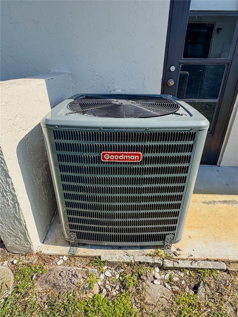 Image 22 of 27 For 737 Vivienda West Boulevard 26