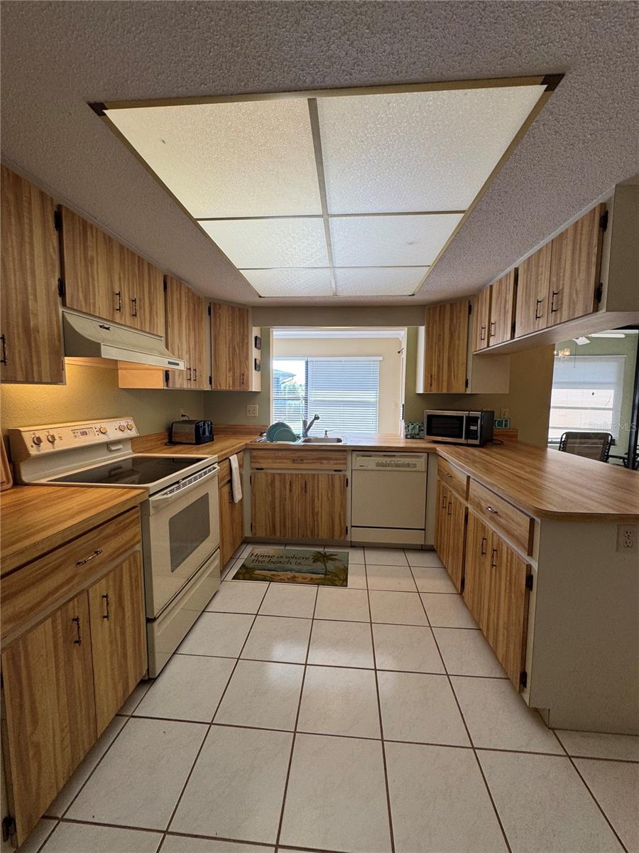 Image 9 of 27 For 737 Vivienda West Boulevard 26