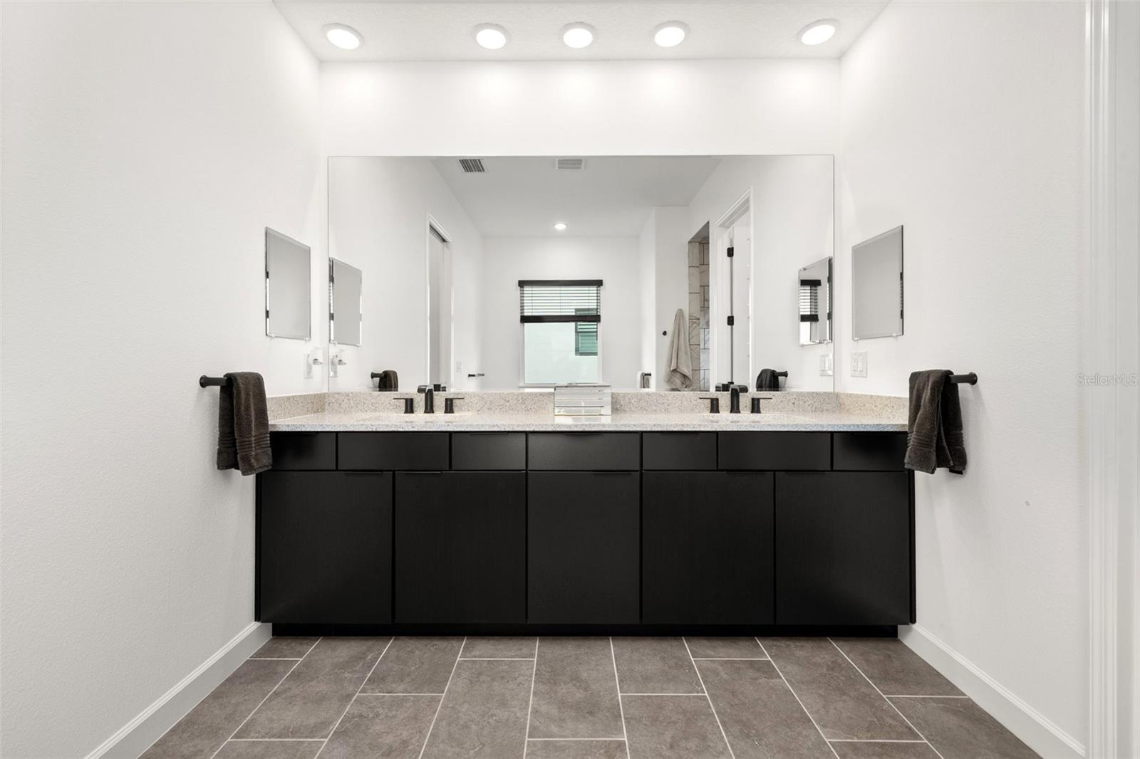 Image 29 of 48 For 2592 Heritage Green Avenue