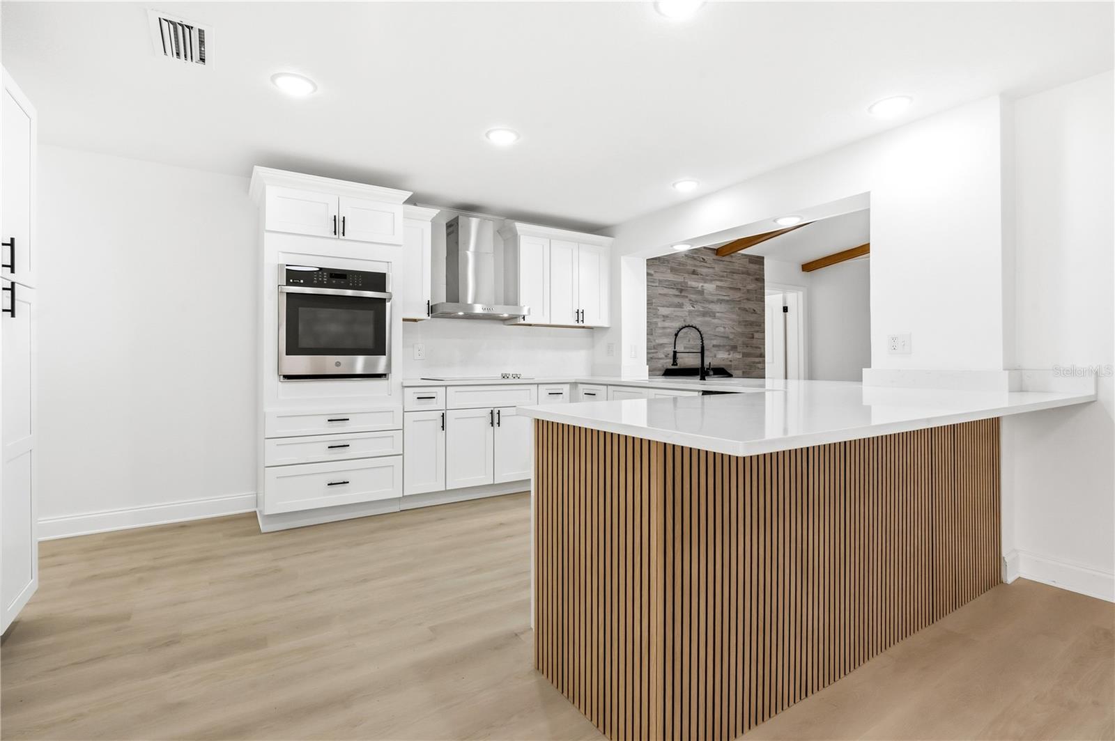 Image 15 of 47 For 1985 Japonica Road