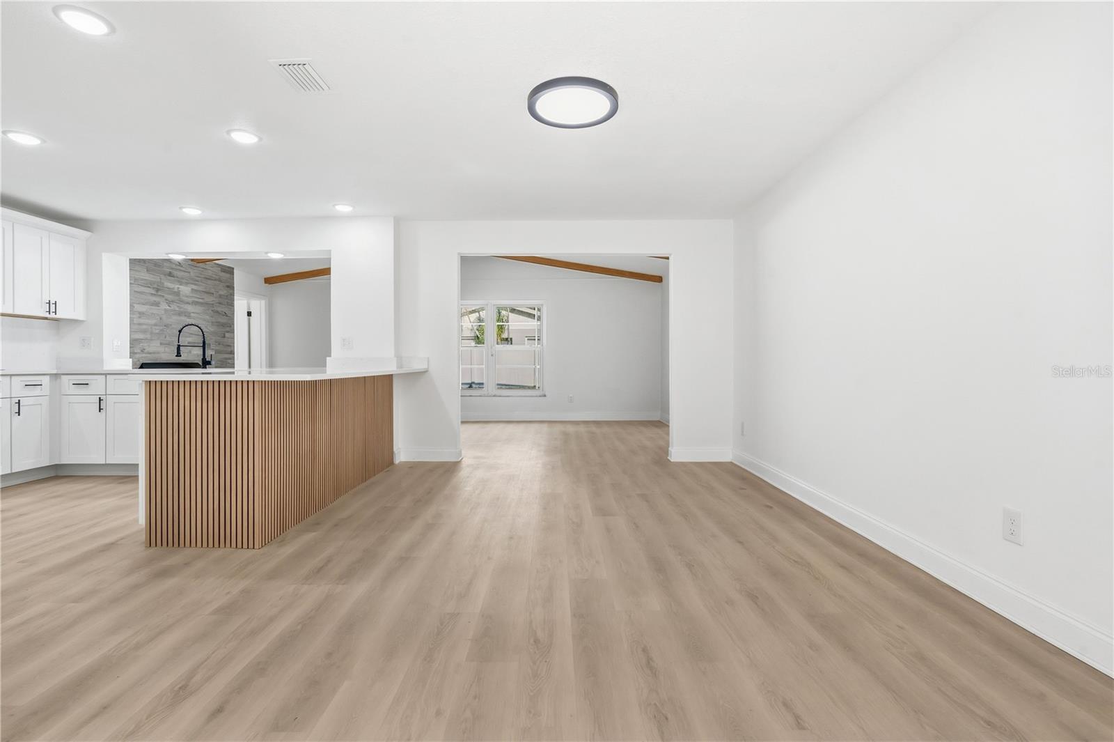 Image 16 of 47 For 1985 Japonica Road