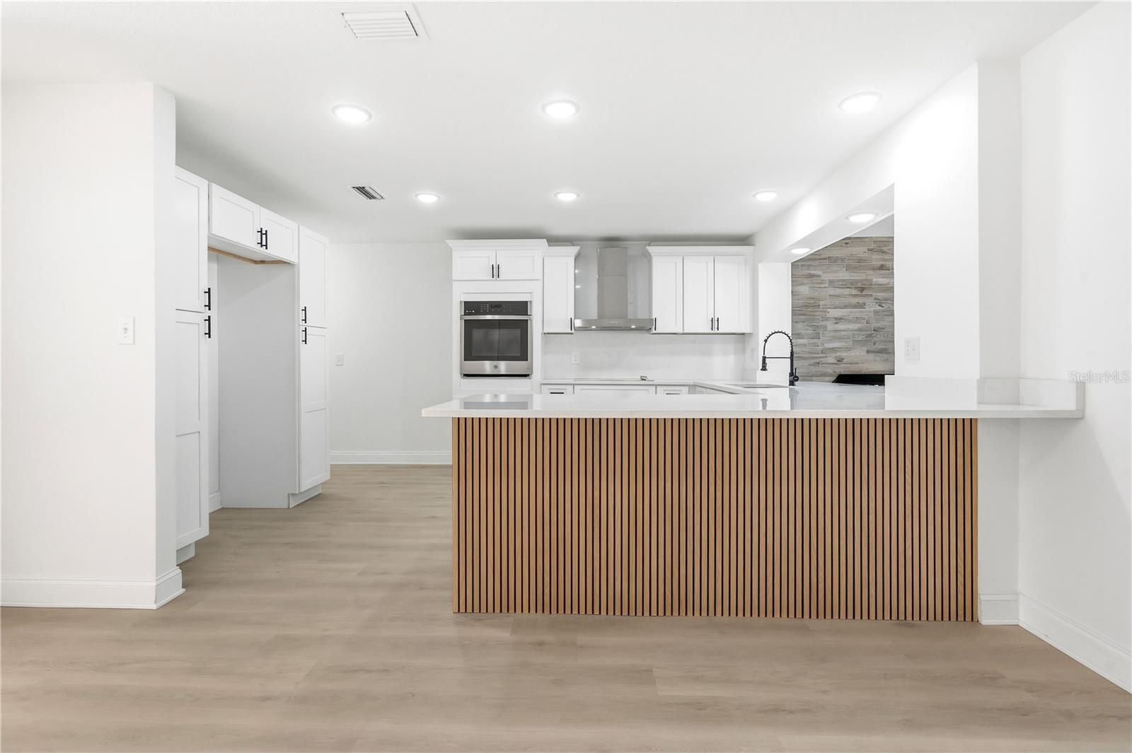 Image 18 of 47 For 1985 Japonica Road