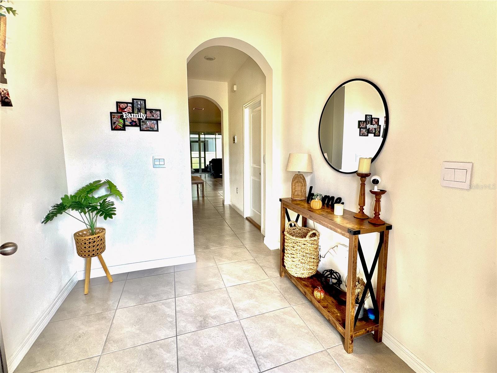 Image 2 of 19 For 2922 Boxwood Grove Row