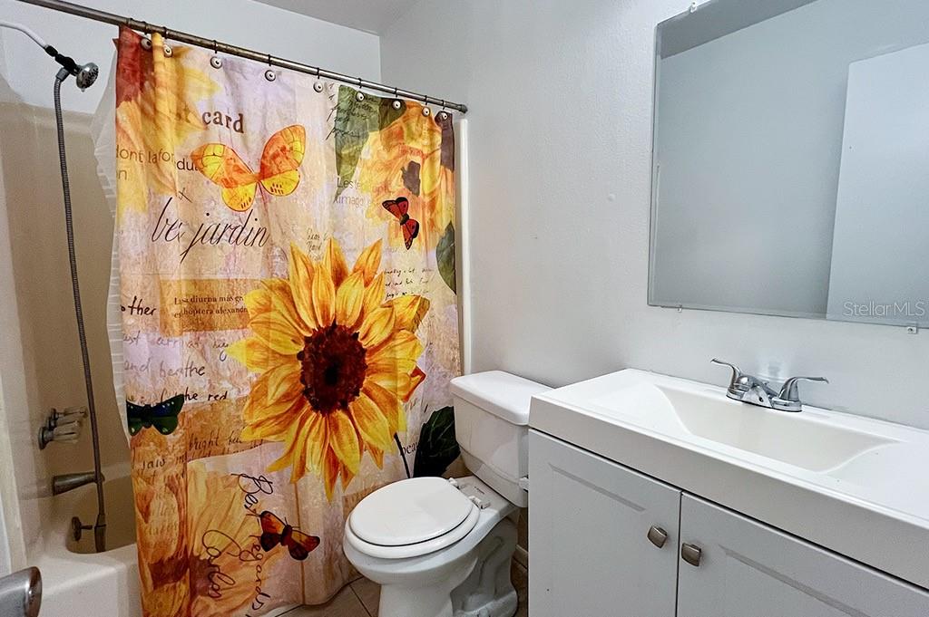 Image 10 of 26 For 10 York Court