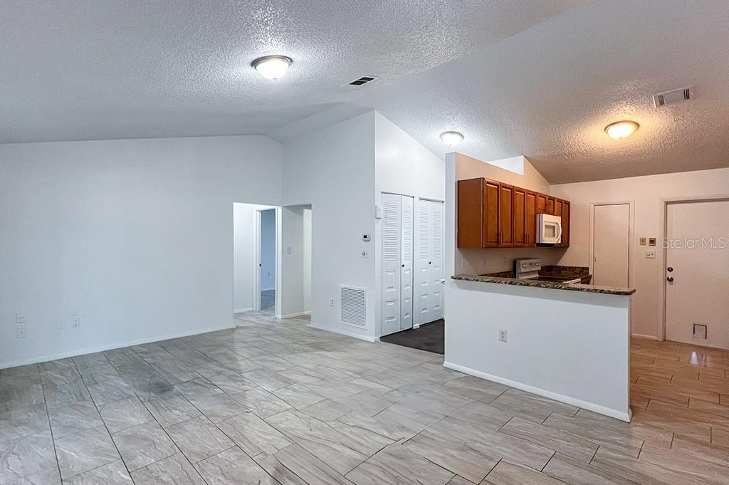 Image 12 of 26 For 10 York Court