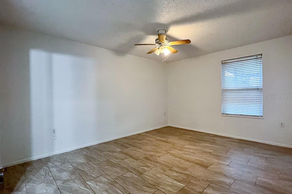 Image 14 of 26 For 10 York Court