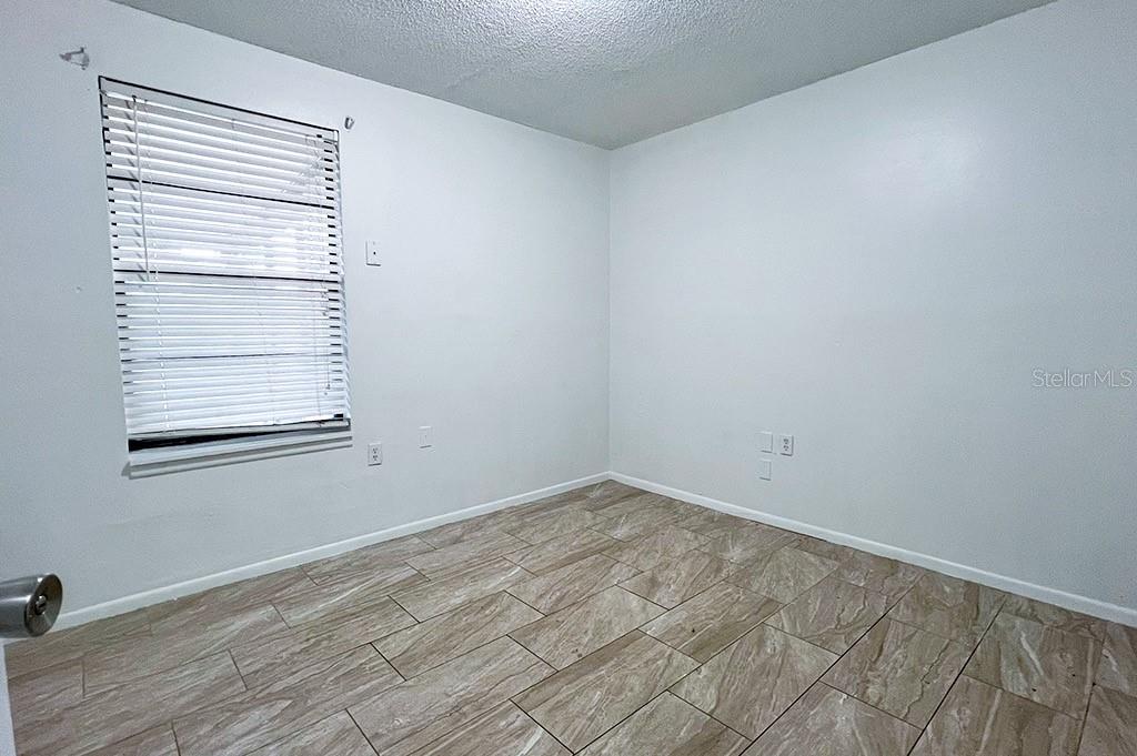 Image 19 of 26 For 10 York Court