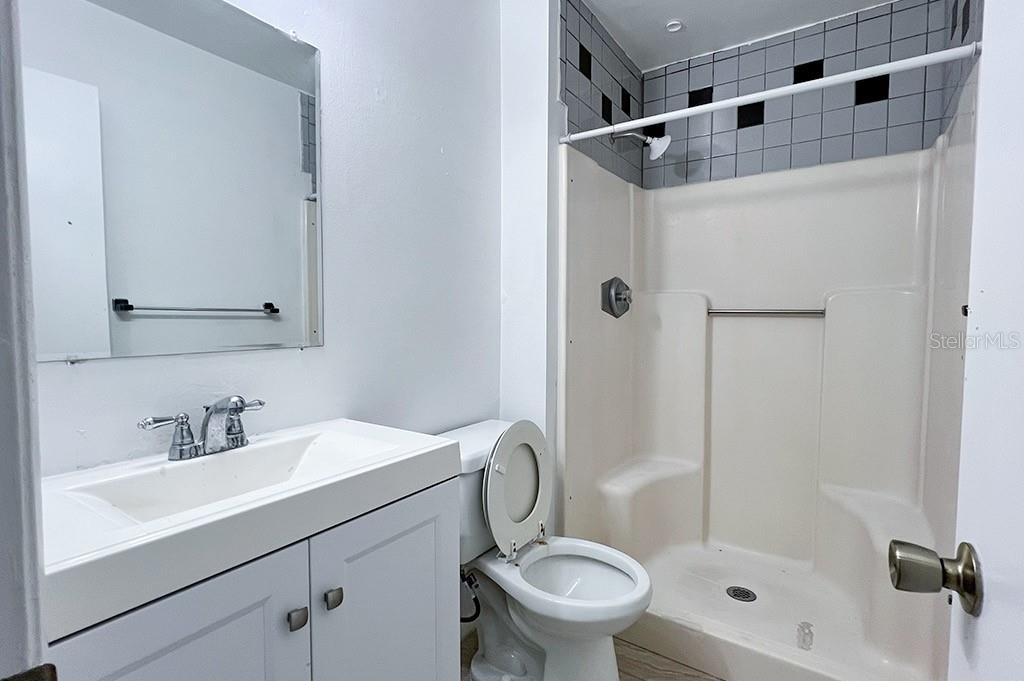 Image 4 of 26 For 10 York Court