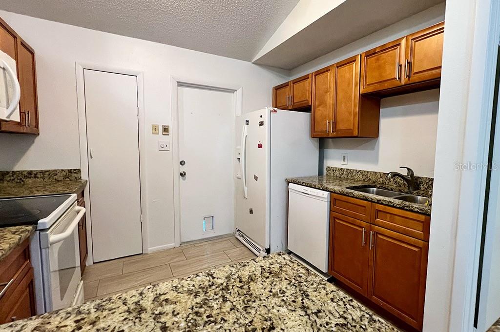 Image 6 of 26 For 10 York Court