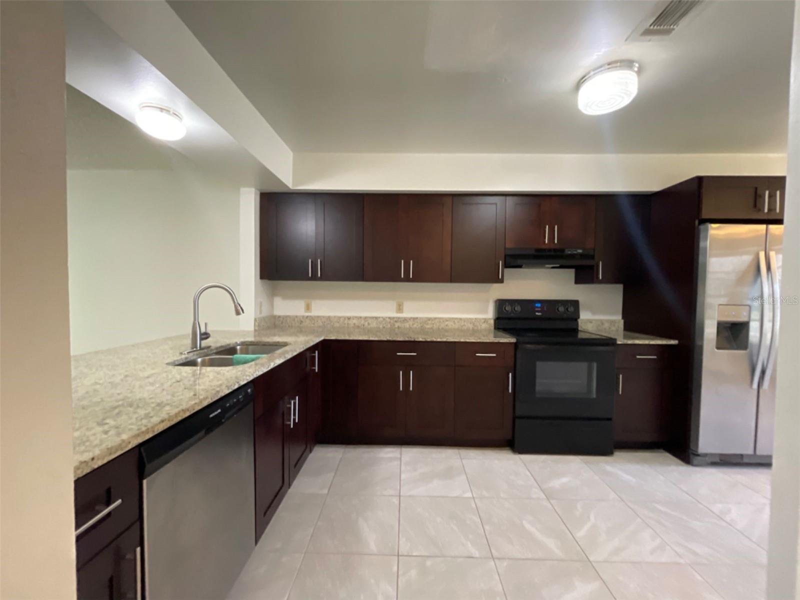 Image 11 of 24 For 809 Glastonbury Drive