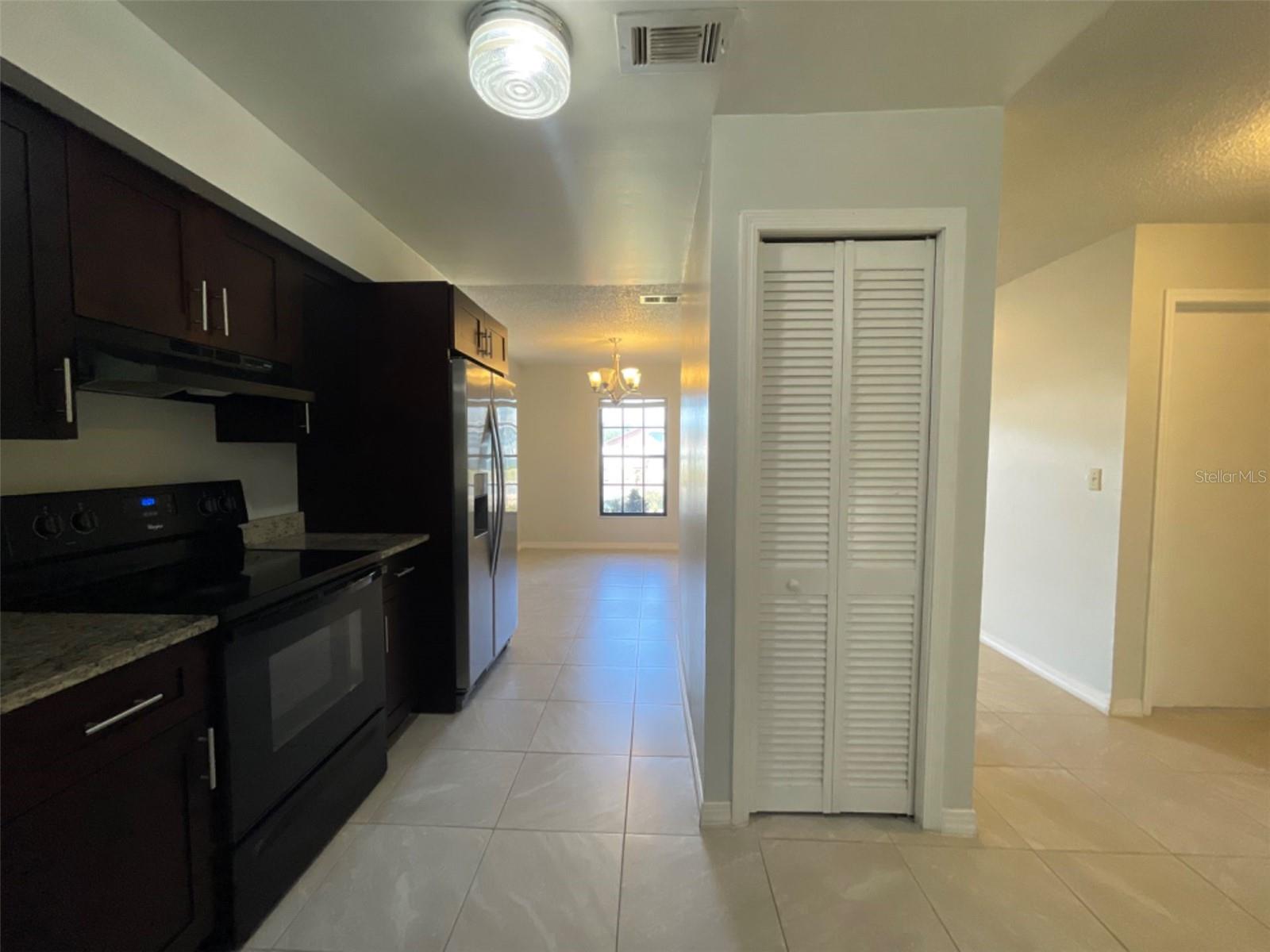 Image 13 of 24 For 809 Glastonbury Drive