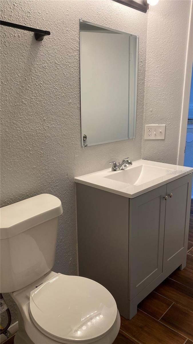 Image 7 of 8 For 1940 Lake Atriums Circle 96