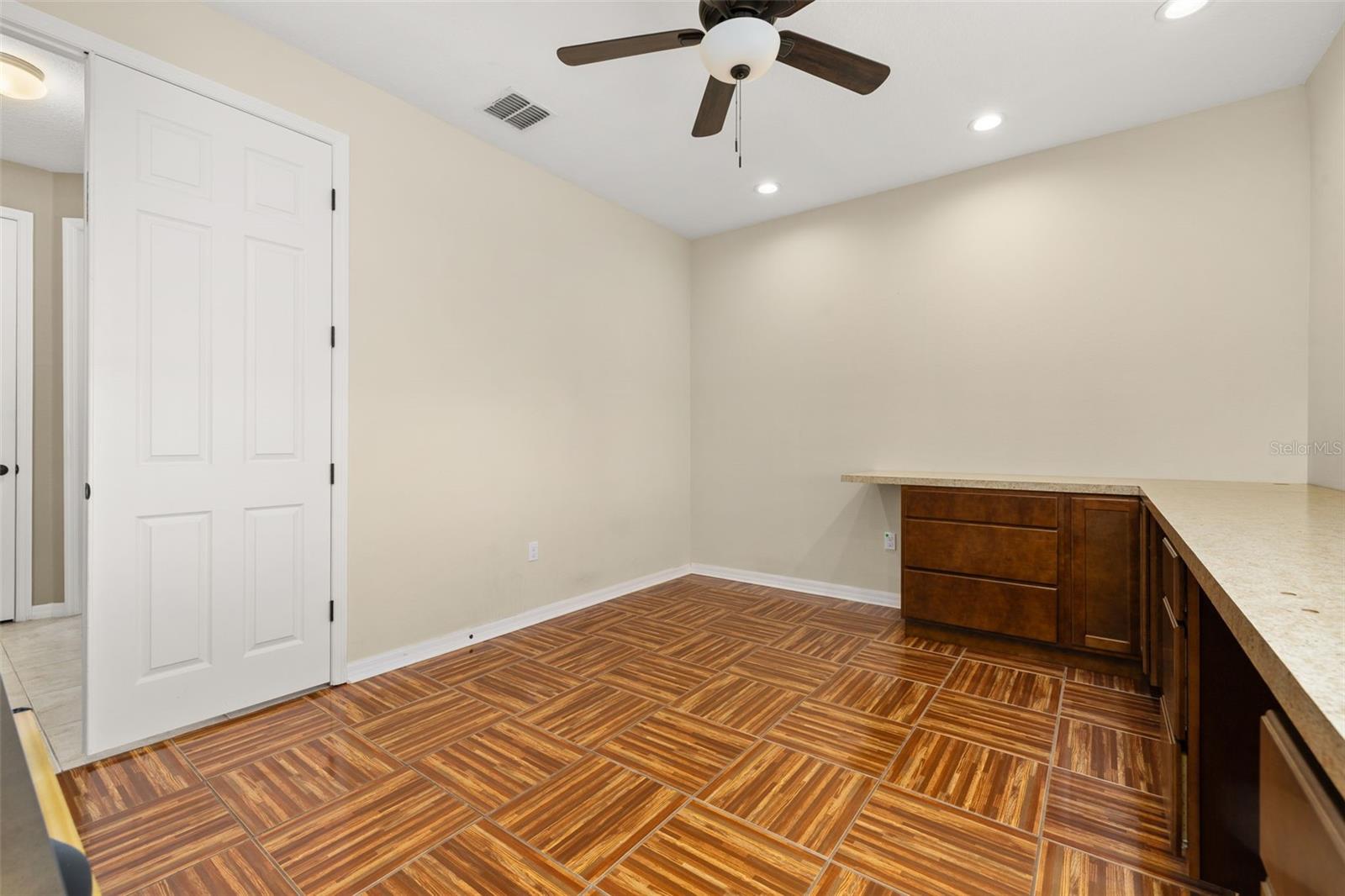 Image 41 of 100 For 2801 Rialto Court