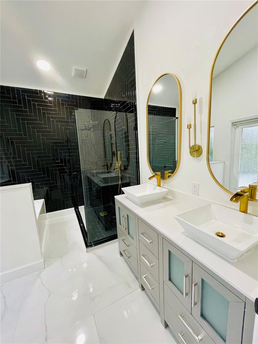 Image 13 of 21 For 207 Vizcay Way