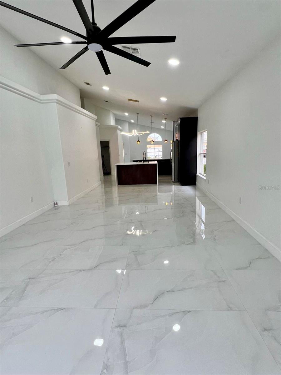 Image 18 of 21 For 207 Vizcay Way