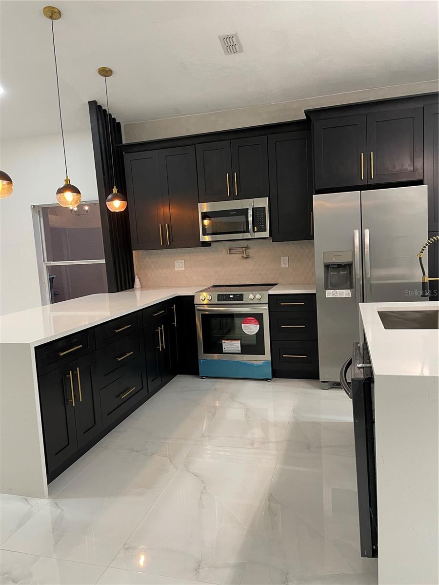 Image 3 of 21 For 207 Vizcay Way