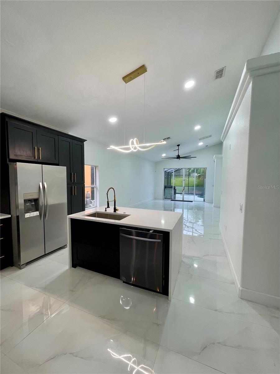 Image 5 of 21 For 207 Vizcay Way