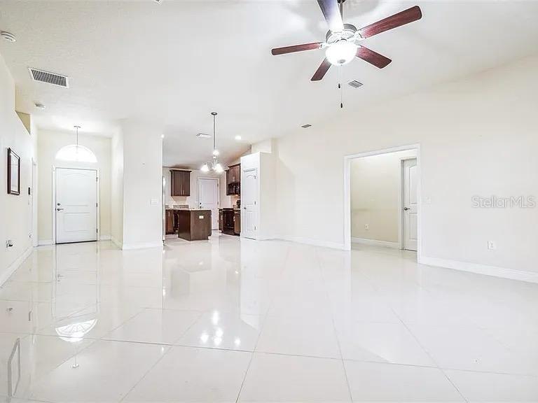 Image 5 of 21 For 404 Rio Grande Court