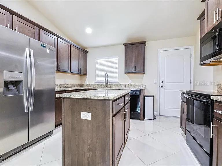 Image 7 of 21 For 404 Rio Grande Court