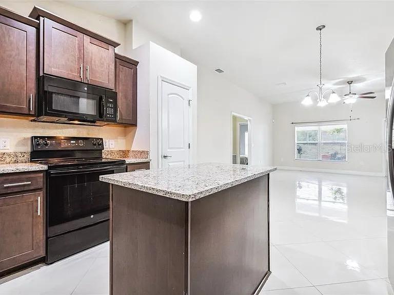 Image 9 of 21 For 404 Rio Grande Court