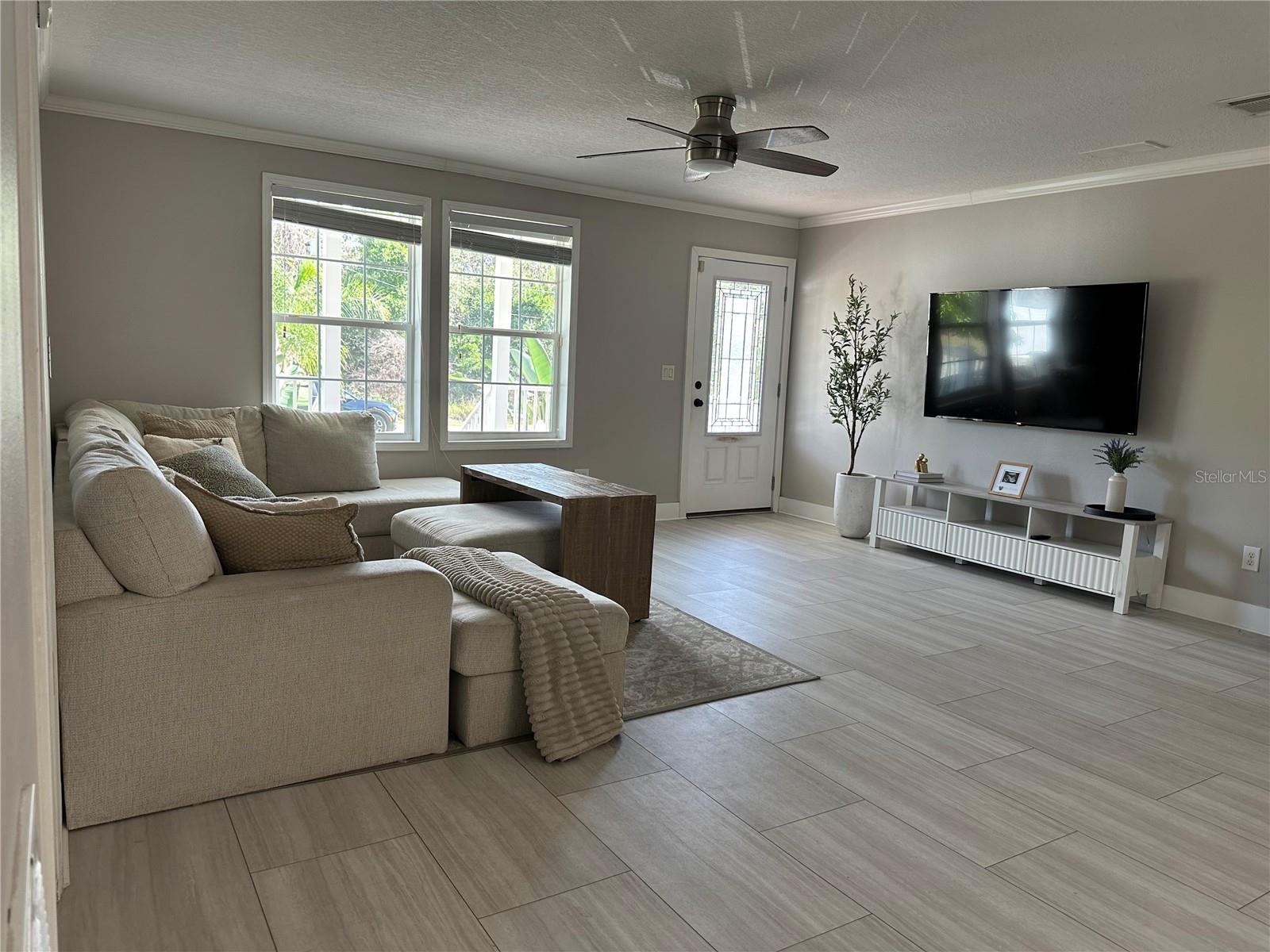 Image 14 of 53 For 221 2nd Street