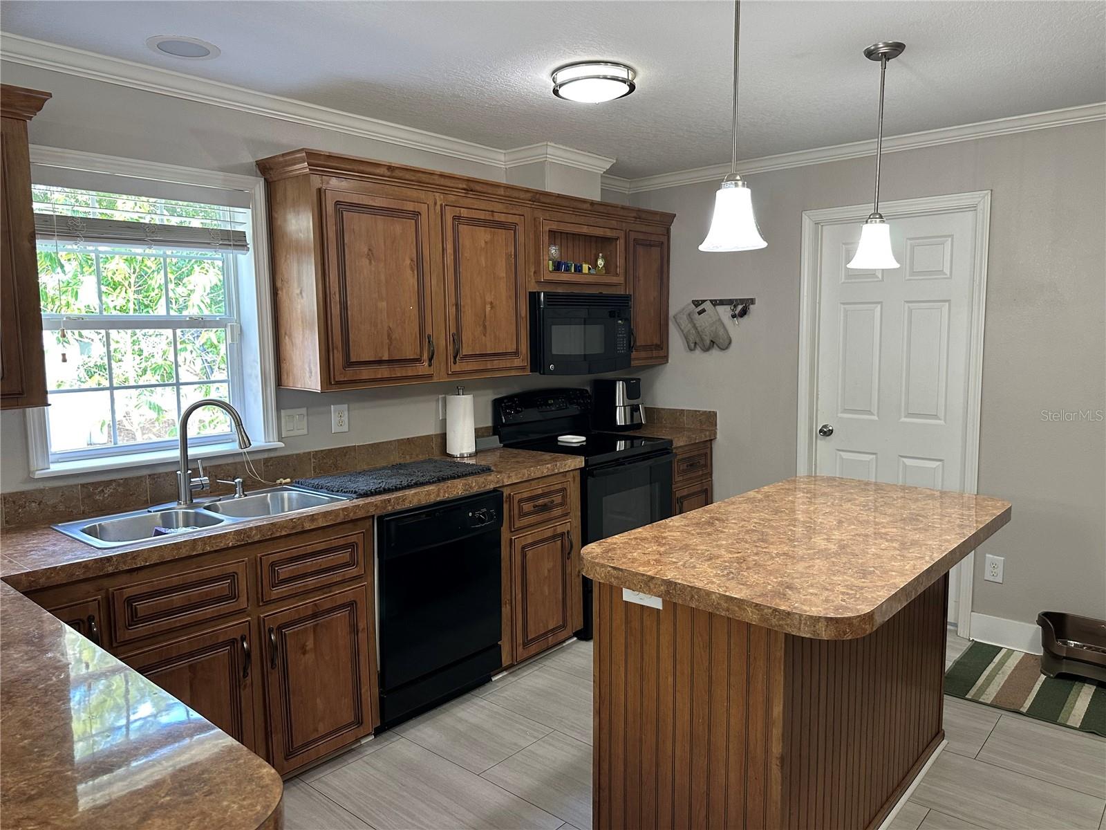 Image 16 of 53 For 221 2nd Street