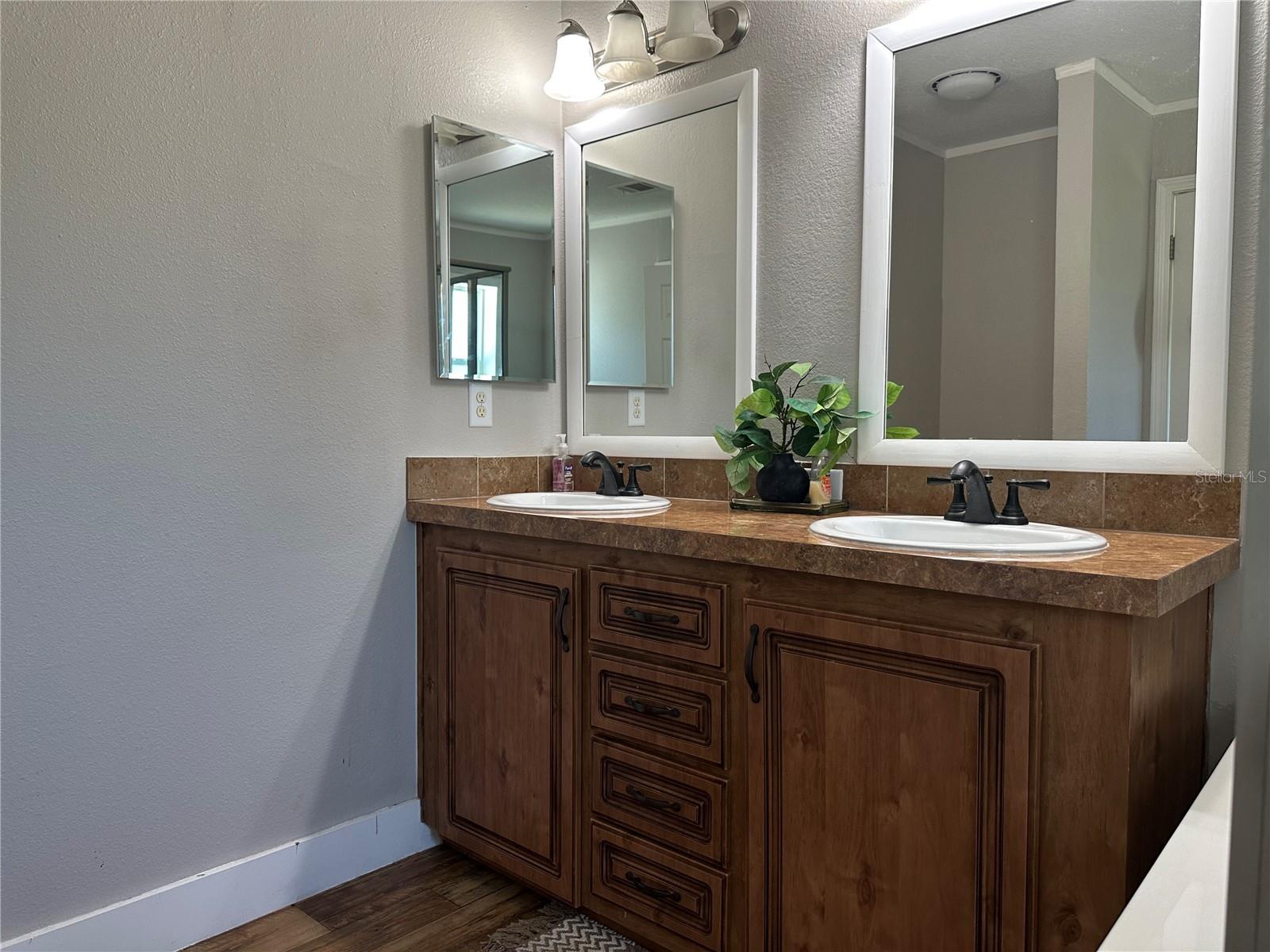 Image 23 of 53 For 221 2nd Street