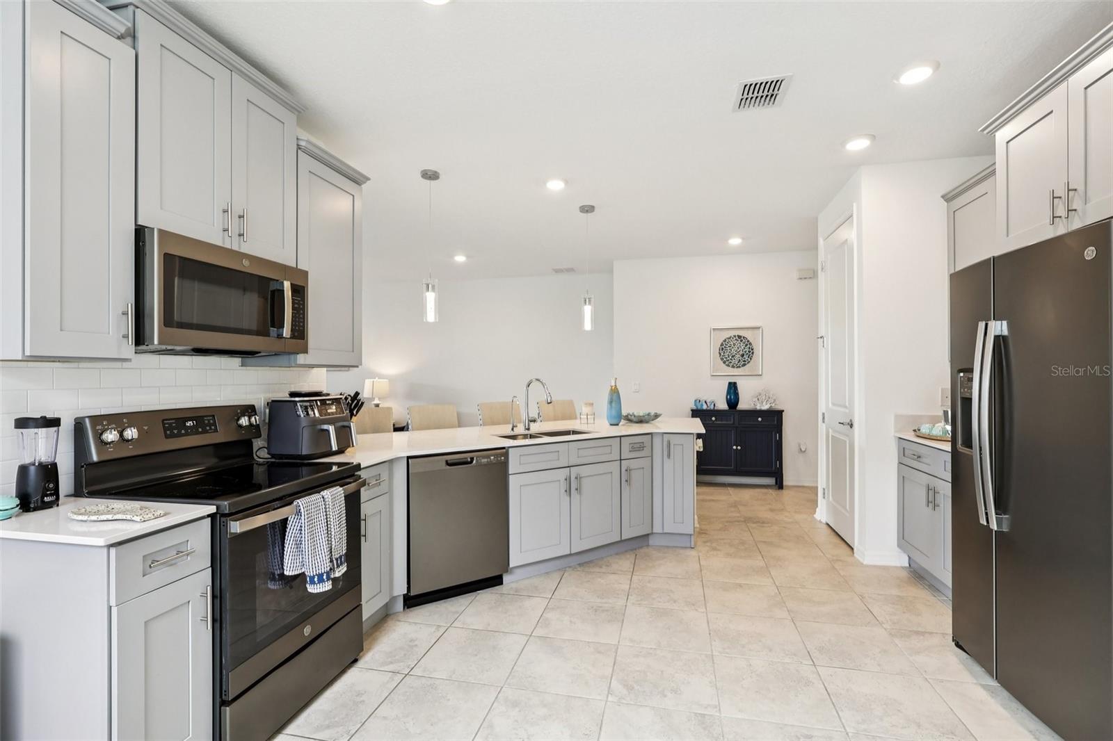 Image 25 of 66 For 2002 Myrtle Pine Street