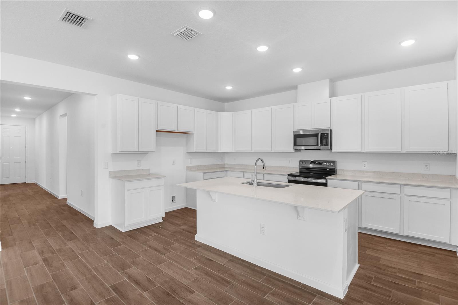 Image 6 of 19 For 5355 Mickey Avenue