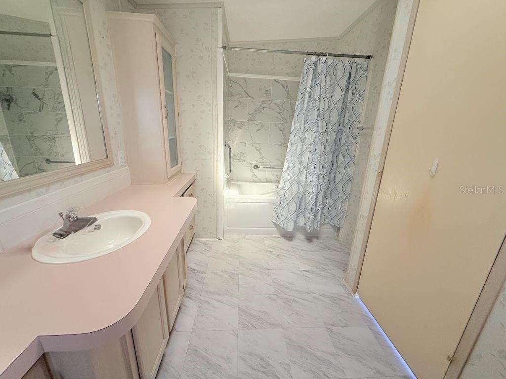 Image 22 of 40 For 220 Ellsworth Drive