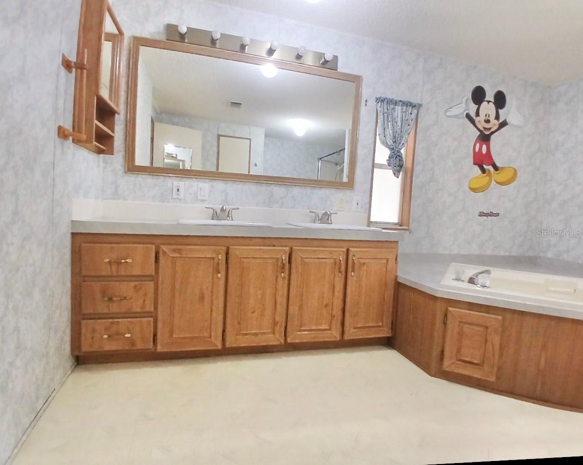 Image 40 of 62 For 4304 Oak View Avenue