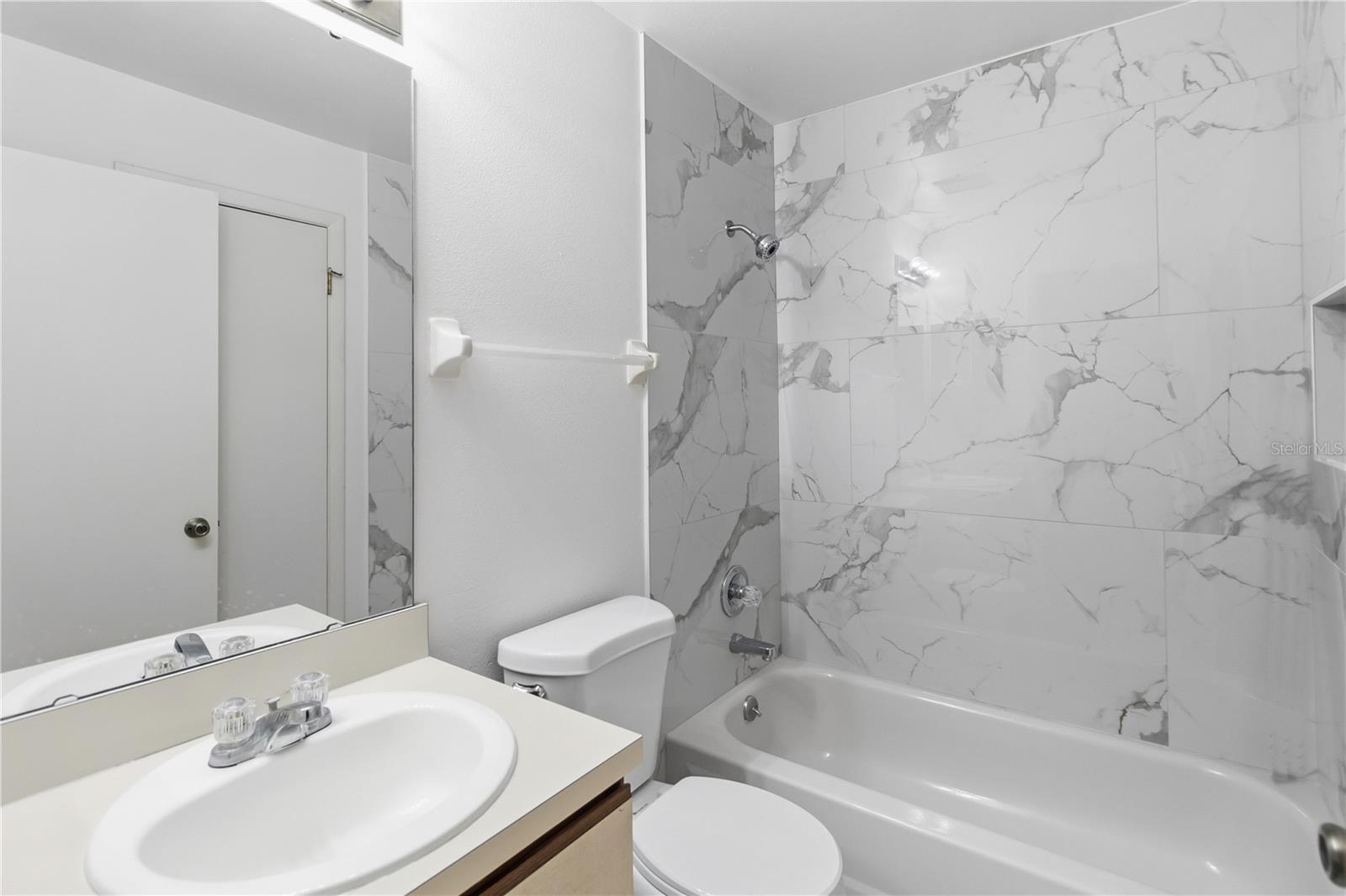 Image 19 of 25 For 2580 King Oak Circle