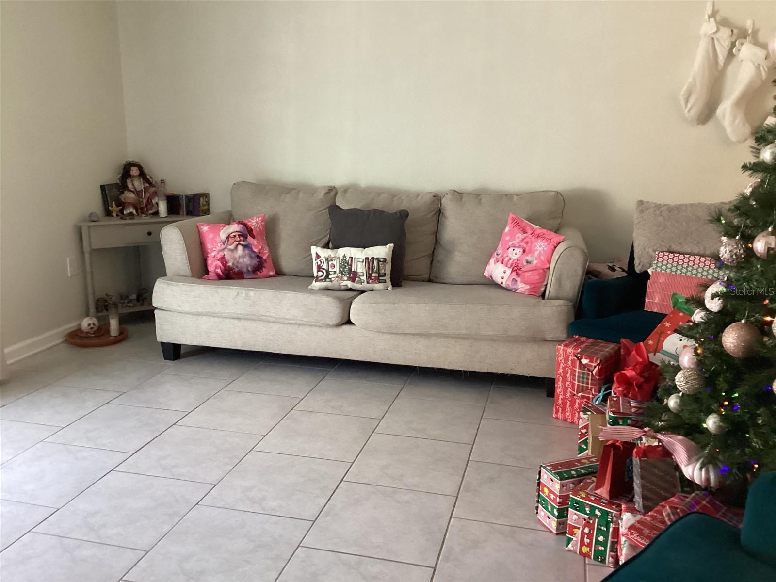 Image 17 of 42 For 260 Pershing Street