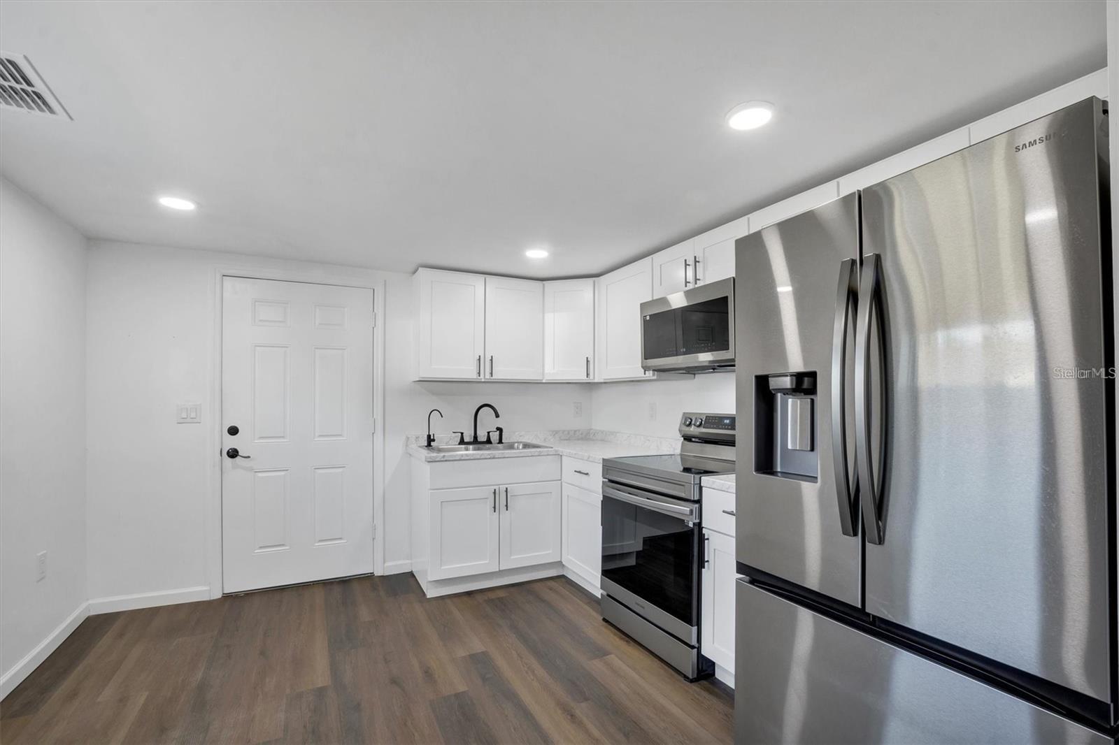 Image 13 of 23 For 414 Monroe Lane