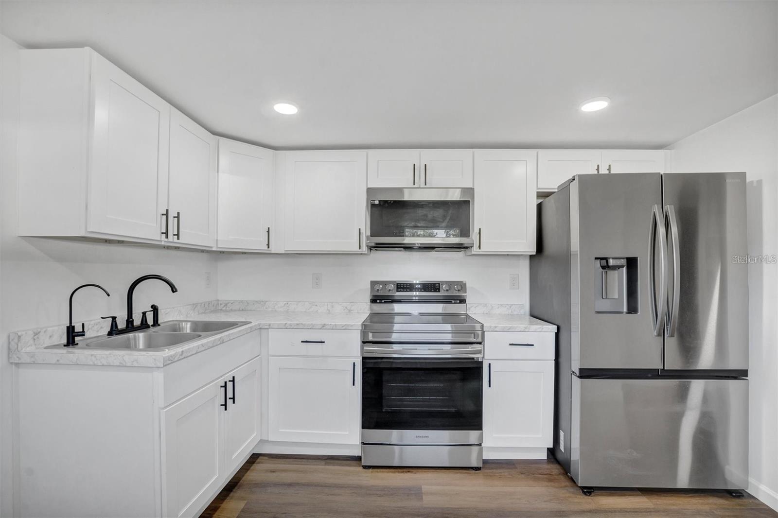 Image 15 of 23 For 414 Monroe Lane