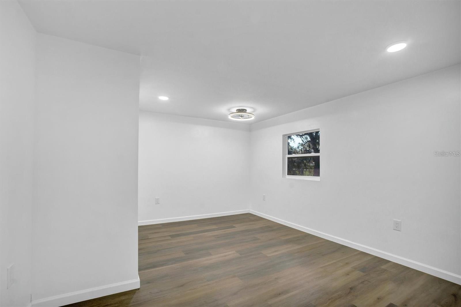 Image 17 of 23 For 414 Monroe Lane