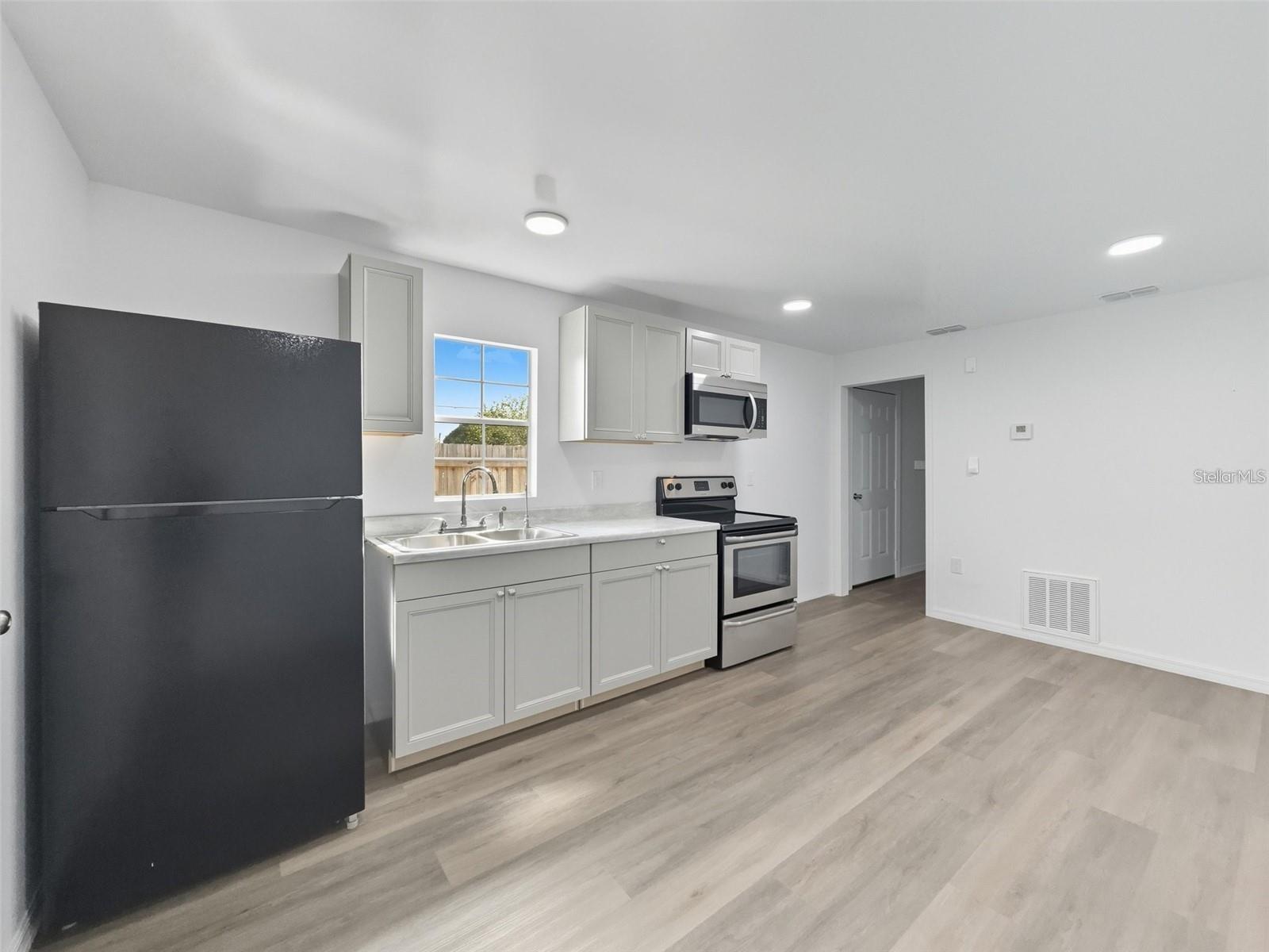 Image 8 of 23 For 414 Monroe Lane