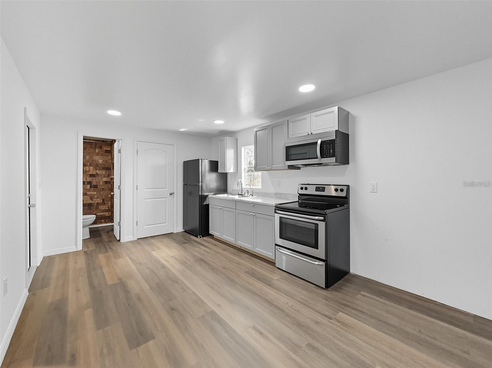 Image 9 of 23 For 414 Monroe Lane