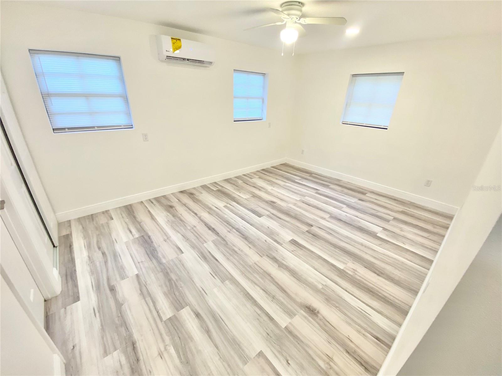 Image 15 of 27 For 2922 6th Avenue