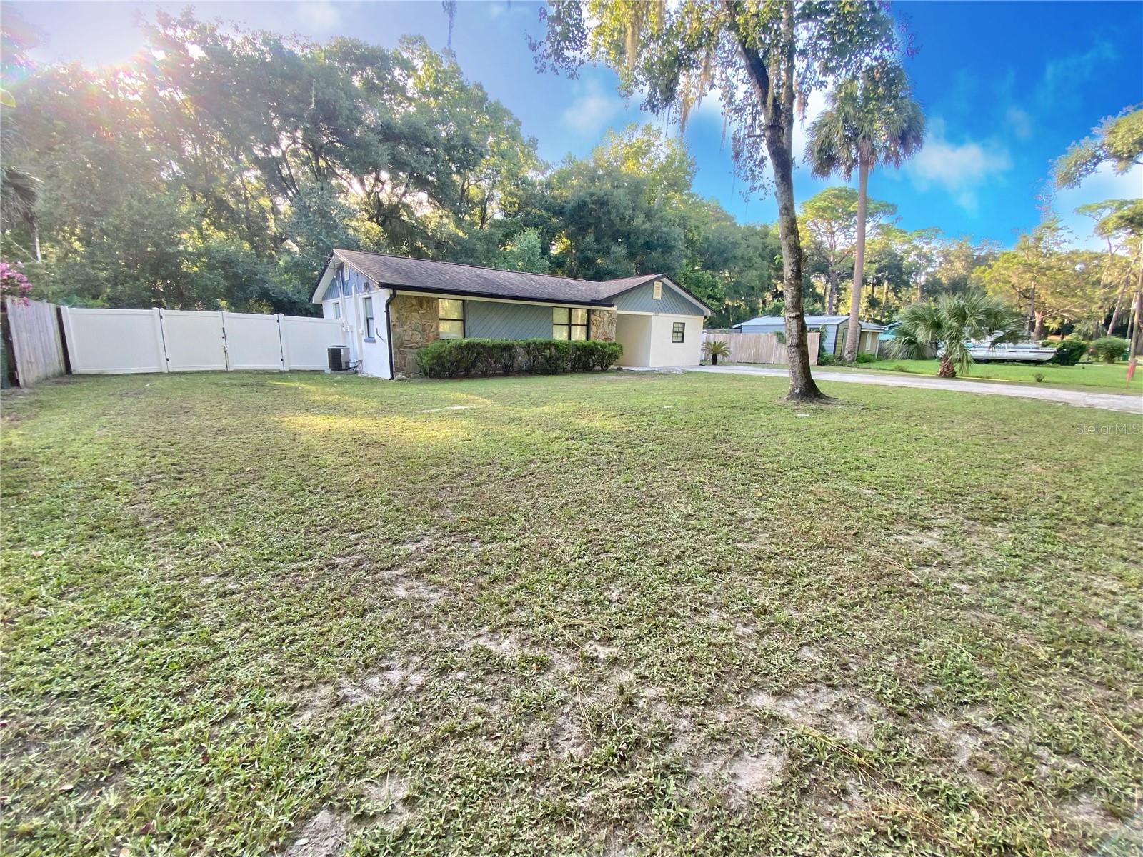 Image 2 of 27 For 2922 6th Avenue