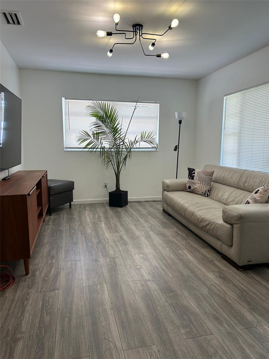 Image 8 of 12 For 4215 Laurel Street