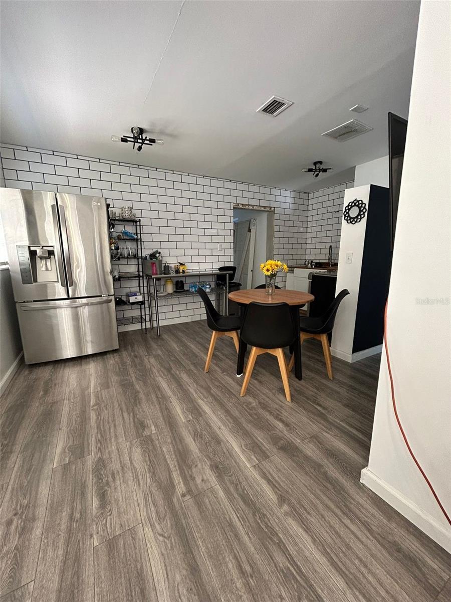 Image 9 of 12 For 4215 Laurel Street