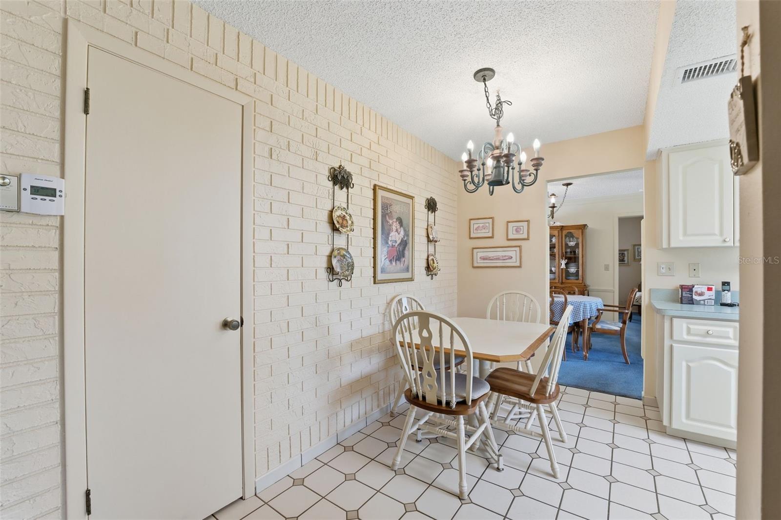 Image 10 of 27 For 8613 Stonehedge Way