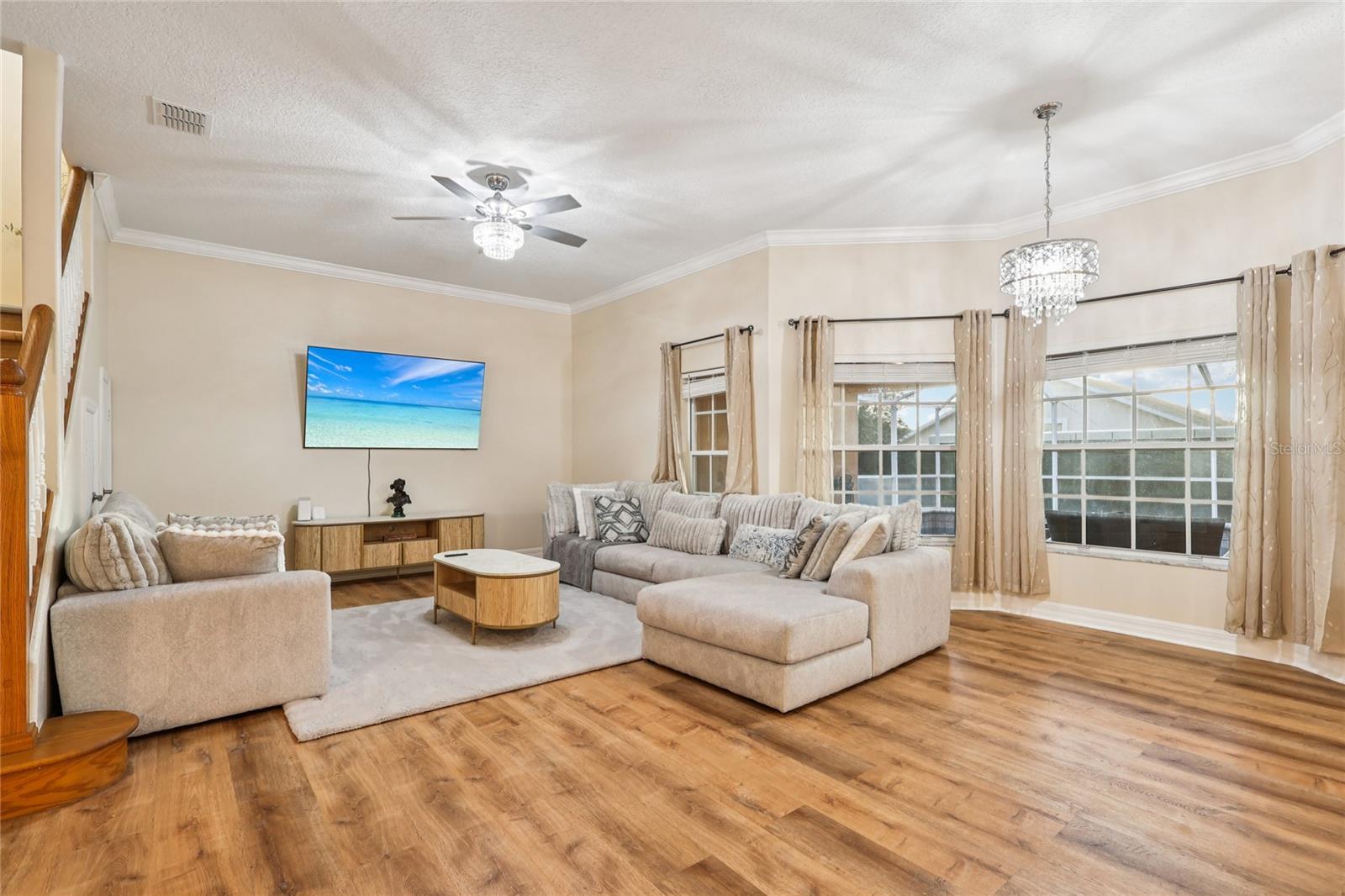 Image 6 of 60 For 215 Vista Drive