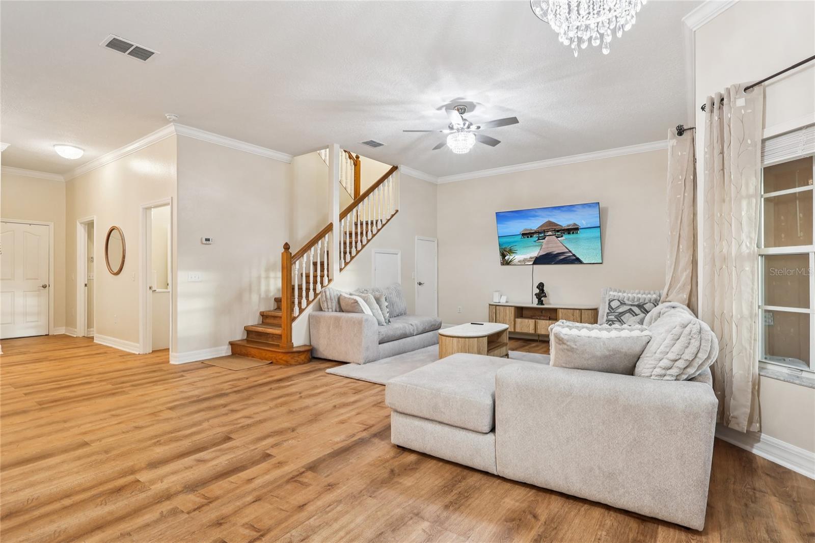 Image 7 of 60 For 215 Vista Drive