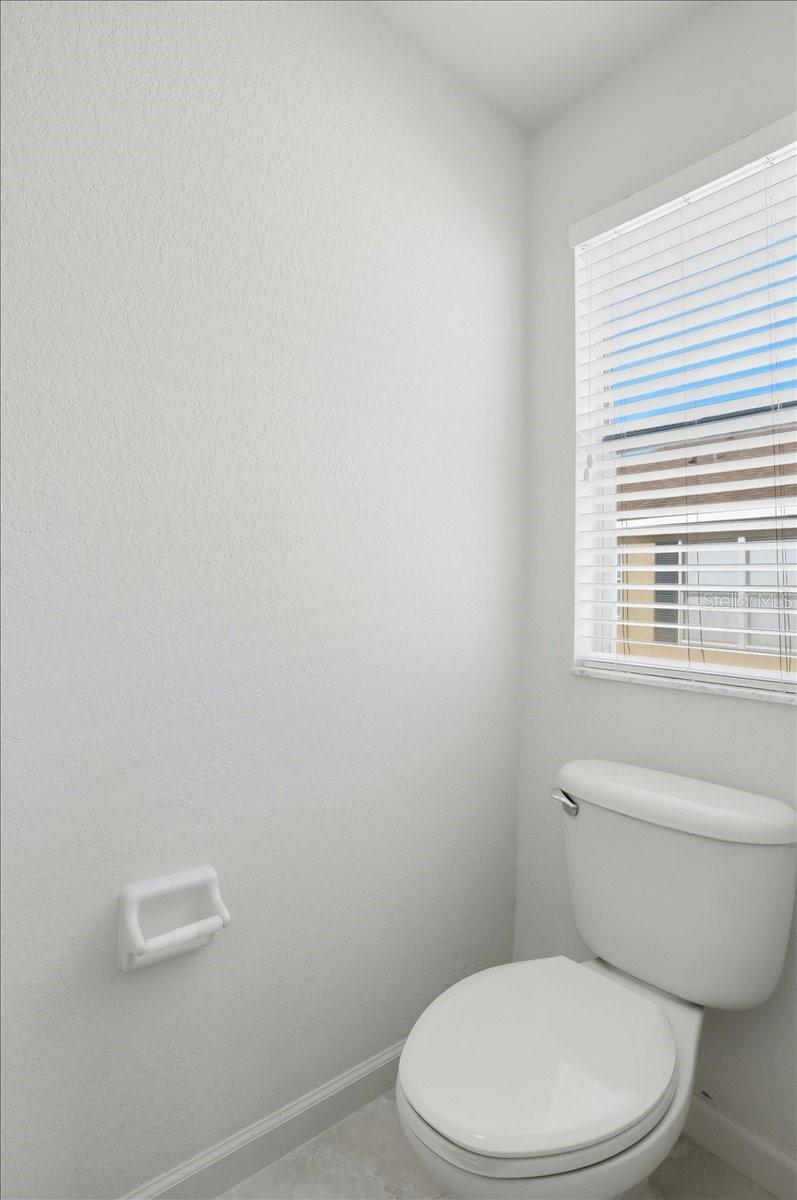 Image 33 of 41 For 3000 Ashland Lane S