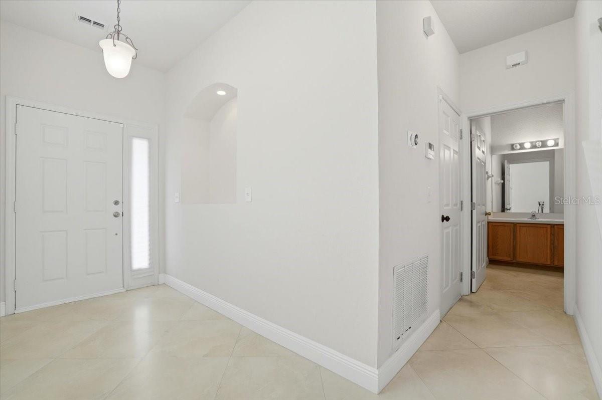 Image 4 of 41 For 3000 Ashland Lane S