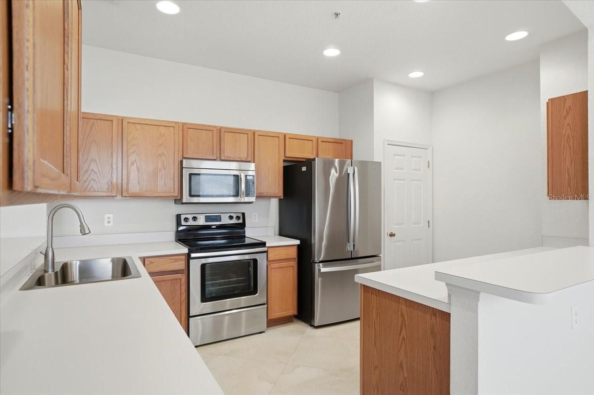 Image 9 of 41 For 3000 Ashland Lane S